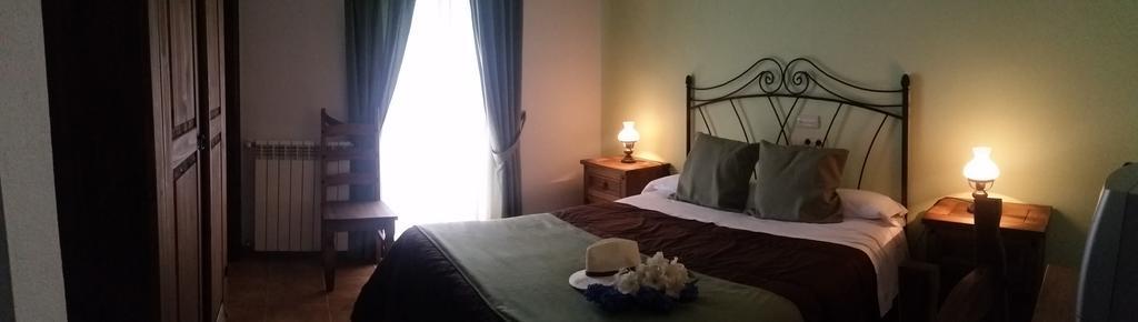 Hostal Rural La Casa Verde Cheles Luaran gambar